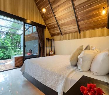 La Fortuna Casa | River Paradise Cabin with Private Jacuzzi