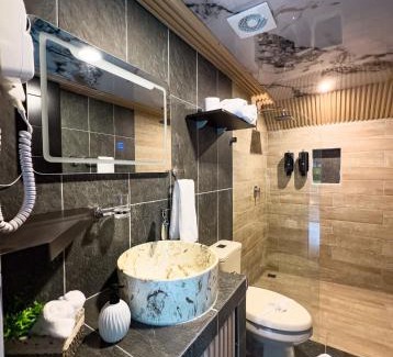 La Fortuna Casa | River Paradise Cabin with Private Jacuzzi
