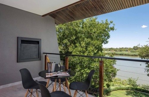 Upington Cama Y Desayuno | River Place Manor - Habitación Familiar A