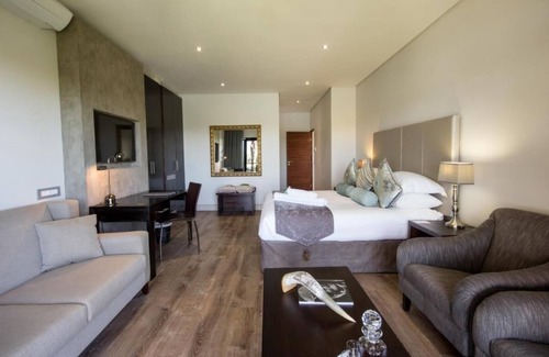 Upington Cama Y Desayuno | River Place Manor - Habitación Doble Superior con vistas a la piscina