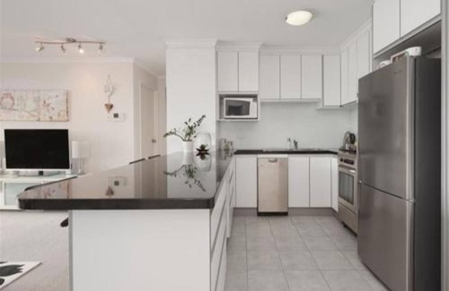 South Brisbane Hotel | River Plaza Apartments