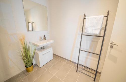 Niedergirmes Apartamento | River Prime Studio - 5min to HBF