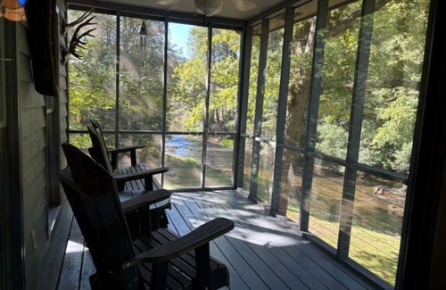 Suches Cabina | River Rapids - Books, Games, Firepit, Cabin on the Toccoa River!