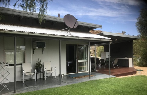 Younghusband Casa | River Respite @ Younghusband Long weekends 3 night minimum : linen provided