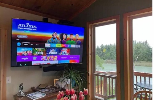 Mendenhall Valley Casa | River Retreat on The Mendenhall/Near Airport and Shopping