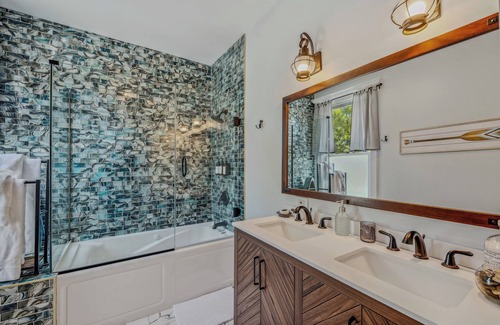Berkeley Springs Cama Y Desayuno | River Retreat Suite In Town!- Inside The Grand Castalian Inn B&B