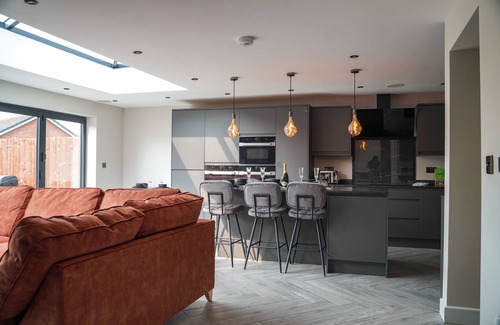 Huntington Casa | River Retreat - York - Elegant property that sleeps 9 guests in 5 bedrooms