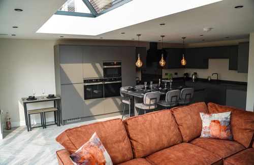 Huntington Casa | River Retreat - York - Elegant property that sleeps 9 guests in 5 bedrooms