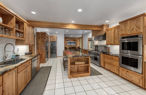 Leavenworth Cabina | River Road Lodge-Sleeps 16, Hot tub, 2 Fireplaces, Pool Table