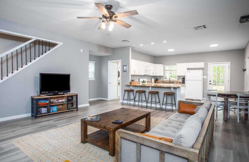 Bandera Casa | River Rock Retreat