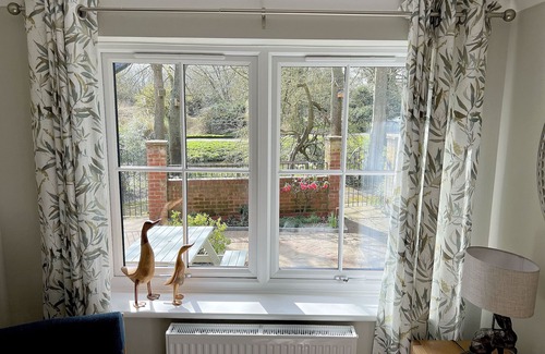 Fakenham Cabaña | River Rose – Family Cottage by the river