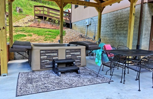 Jefferson Chalet De Esquí | Cabaña River Run-River Front con chimenea, capacidad para 6, 3 dormitorios, 2 baños, Wi-Fi