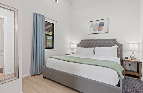 Fredericksburg Cabaña | River's Edge Cottage with private hot tub, waterfront locale & river views