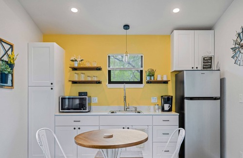 Fredericksburg Cabaña | River's Edge Cottage with waterfront location, near wineries & town