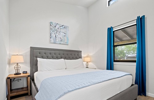 Fredericksburg Cabaña | River's Edge Cottage with waterfront location, near wineries & town