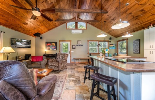 Brevard Casa | River`s Edge Near DuPont | 3 Bed, 2 Bath