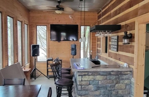 Charleston Cabina | River's Edge on the Hiawassee River