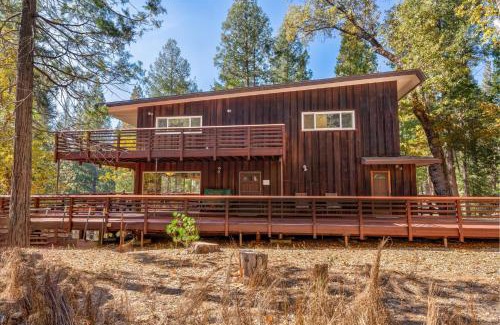North Wawona Casa | River's Edge w/BBQ, Wifi, Firepit