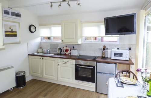 Llangynog Cabaña | RIVER'S NOOK, pet friendly, with a garden in Llangynog