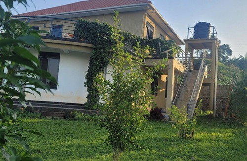 Jinja Casa | River-side eden in Bujjowali, jinja with River view, near town and pet friendly