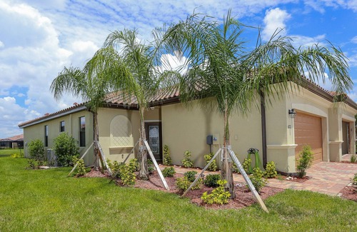 Bradenton Villa | Villa espaciosa y bellamente decorada con vista al lago en River Strand