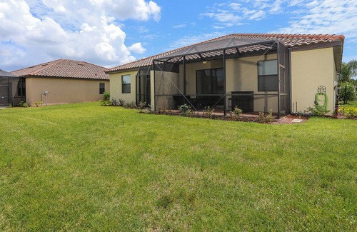 Bradenton Villa | Villa espaciosa y bellamente decorada con vista al lago en River Strand