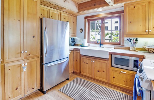 Yachats Casa | River to Breakers ~ River View