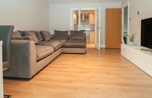 Grove Apartamento | RIVER VIEW – KINGSTON, family friendly in Kingston Upon Thames
