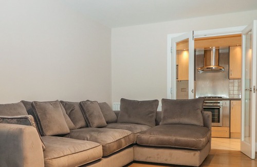 Grove Apartamento | RIVER VIEW – KINGSTON, family friendly in Kingston Upon Thames
