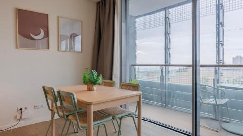 Marvila Apartamento | River View 1BDR Apartment by LovelyStay