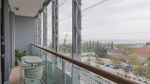 Marvila Apartamento | River View 1BDR Apartment by LovelyStay