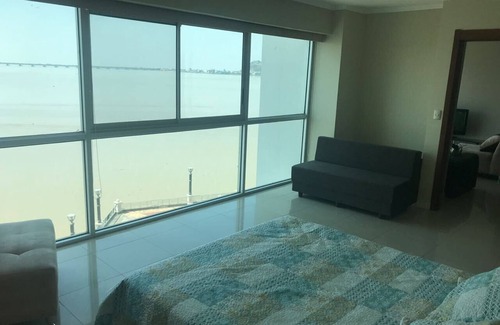 Las Peñas Apartamento | Apartamento con vista al río Puerto Santa Ana