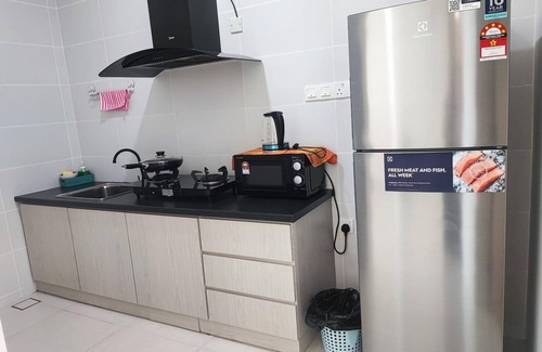 Kuching Condominio | River view comfy homestay! Family-sized condo with Pool and Jacuzzi
