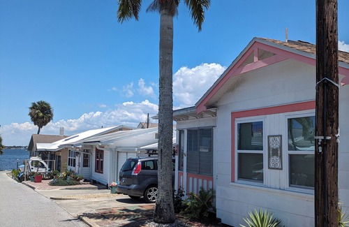Historic Braden Castle Cabaña | River view cottage in historic Braden Castle 55+ community