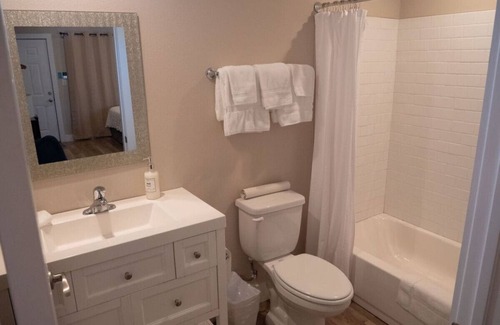 Kerrville Cabina | River View Double Queen Cottage #18