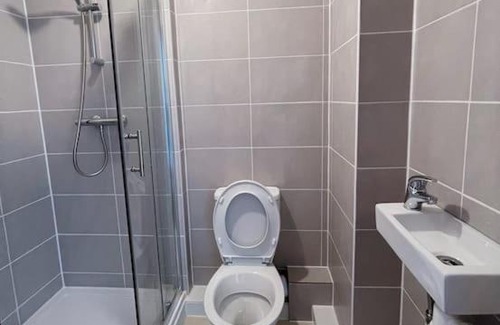Hillingdon Apartamento | River view flat close to Heathrow/Windsor