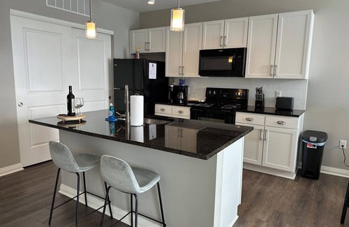 Downtown Columbus Apartamento | ★ Auto cuarentena perfecta - King 1BR con lavandería ★