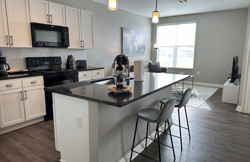 Downtown Columbus Apartamento | ★ Auto cuarentena perfecta - King 1BR con lavandería ★