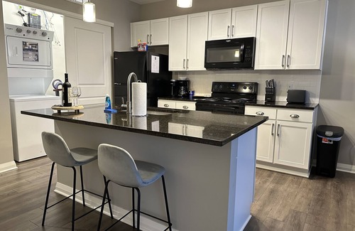 Downtown Columbus Apartamento | ★ Auto cuarentena perfecta - King 1BR con lavandería ★
