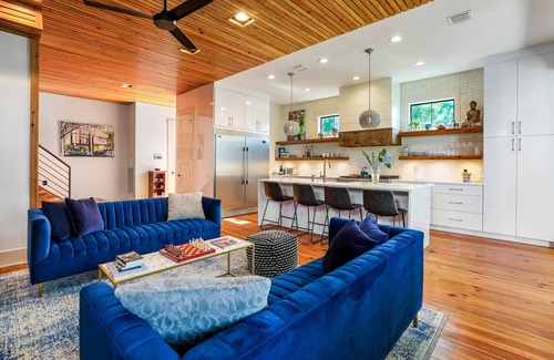 Whitney Casa | River View Luxury with Heated Pool & Take Ferry to French Quarter