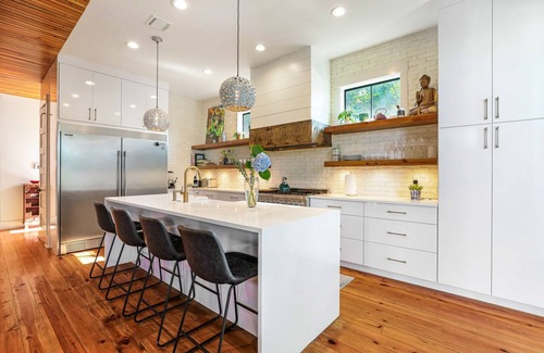 Whitney Casa | River View Luxury with Heated Pool & Take Ferry to French Quarter
