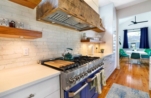 Whitney Casa | River View Luxury with Heated Pool & Take Ferry to French Quarter