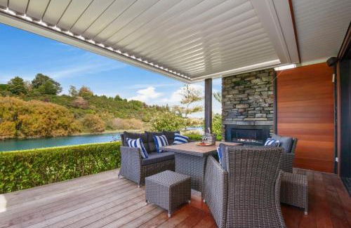 Rangatira Park Casa | River View Retreat - Taupo