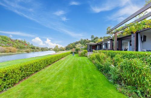 Rangatira Park Casa | River View Retreat - Taupo