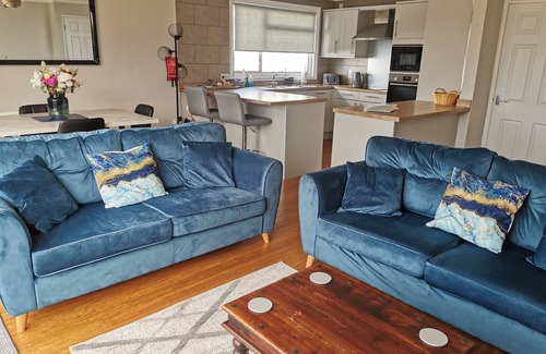 Brundall Cabaña | River View - sleeps 4 guests in 2 bedrooms