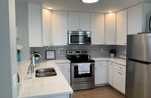 Laneview Casa | River view with short walk to beach