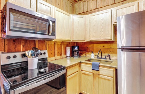 Heber Springs Cabina | River Views, Deck & Boat Slip: Heber Springs Home!