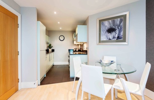 Vauxhall Apartamento | River Views from Vauxhall, by Veeve