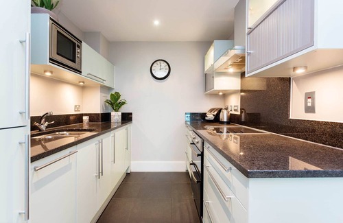 Vauxhall Apartamento | River Views from Vauxhall, by Veeve