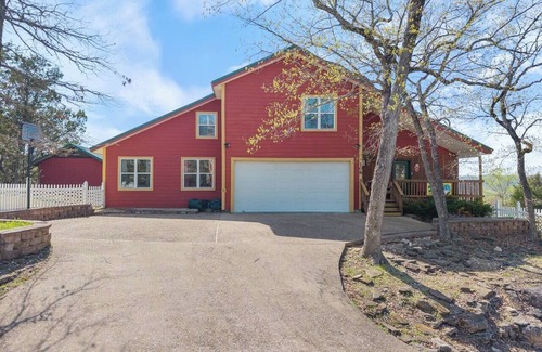 Eureka Springs Casa | River Views, Hot Tub, Sleeps 10!